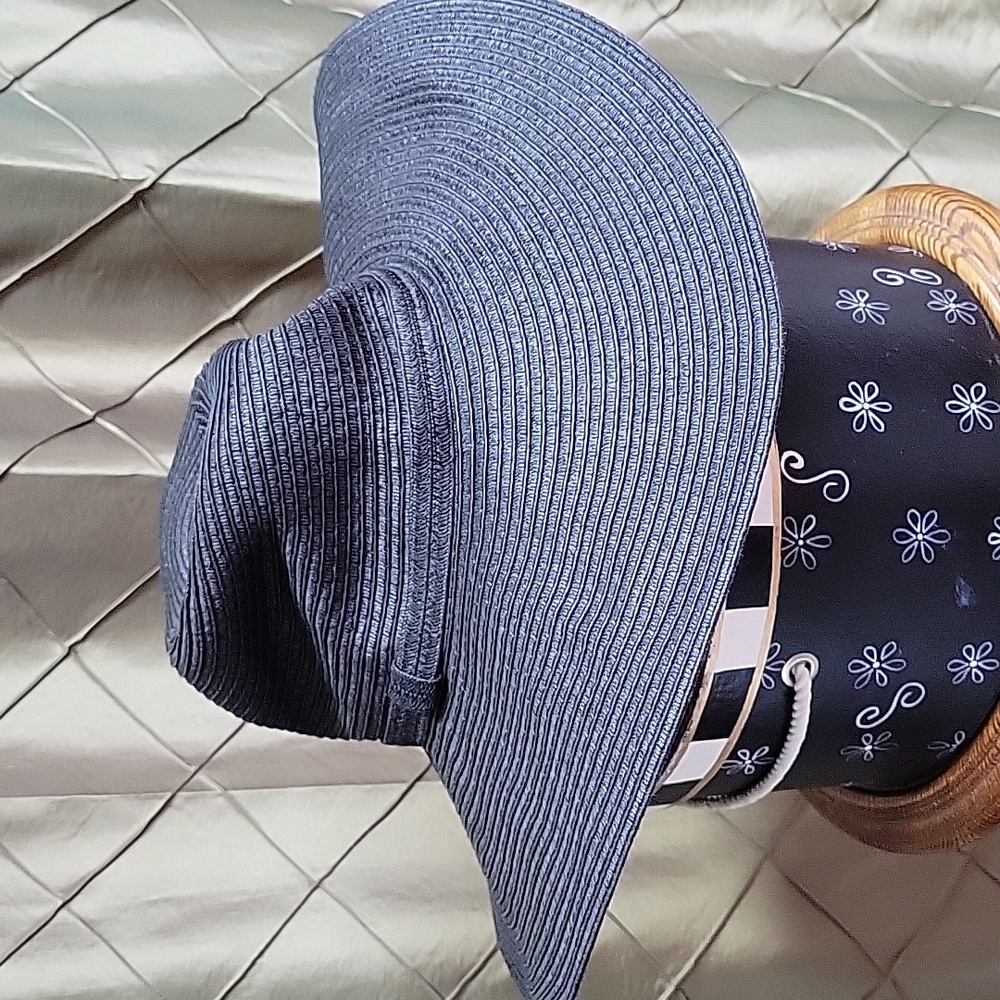 VGUC- A New Day Floppy Wide Brim Packable Sun Hat